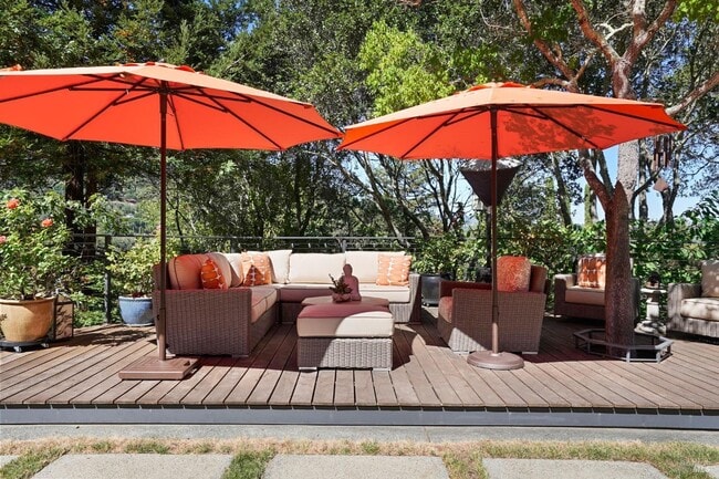 Building Photo - 10 Idlewood Rd