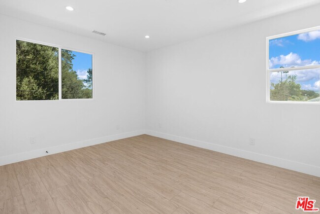 Building Photo - 15224 W Holyland Dr