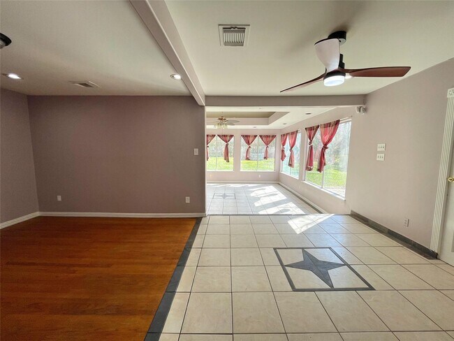 Building Photo - 7230 Sims Dr