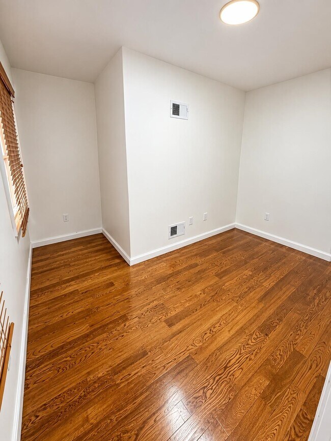 Building Photo - 1226 46th St