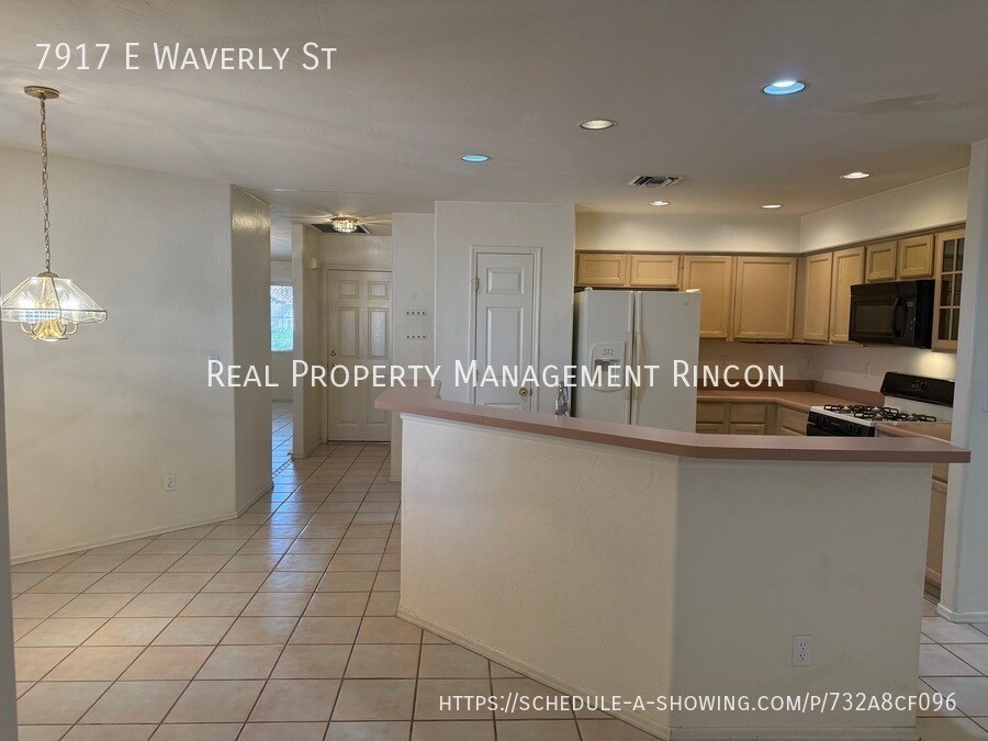 Building Photo - 7917 E Waverly St