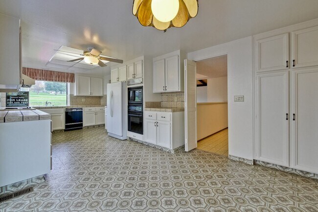 Building Photo - Wow! What a Great Home! Available Soon!