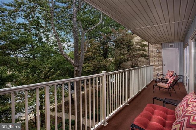 Building Photo - 2 Knoll Ridge Ct