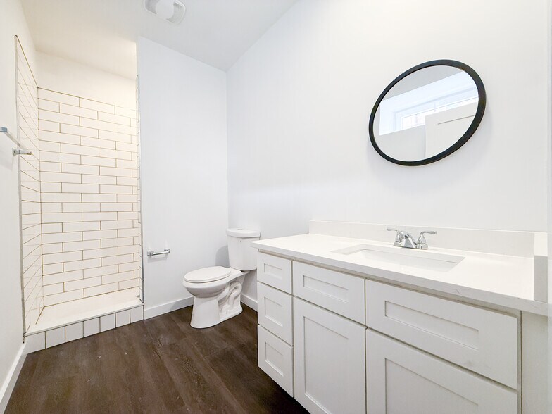 Building Photo - 67 Perrin St