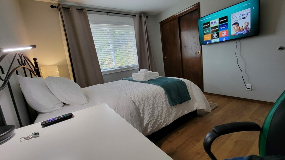 Building Photo - 1803 N 200th St