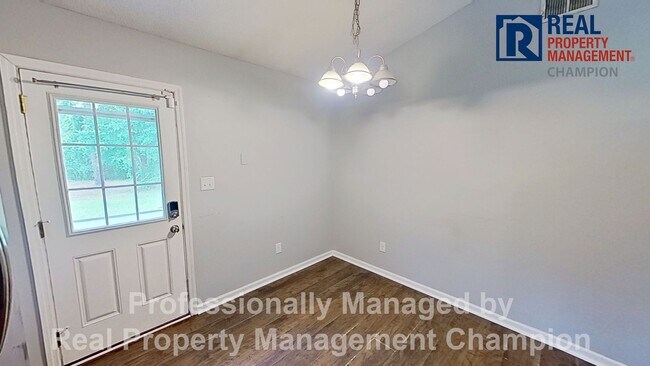 Building Photo - 3 BD/2 BA Home w/Attached Garage, Large Fenced Yard and Easy Access to Camp Lejeune