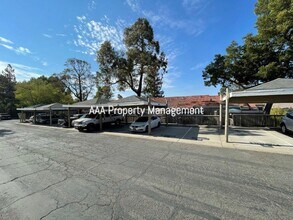 Building Photo - Concord Beautiful 4 bedroom 2.5 bathroom townhouse, 1496 sq ft available now!