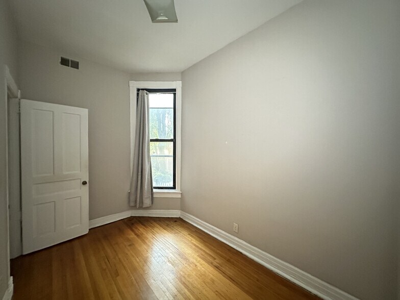 Building Photo - 1407 W Erie St