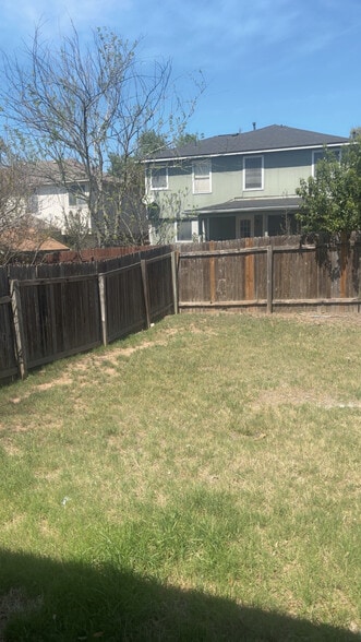 Building Photo - 1028 Doras Dr