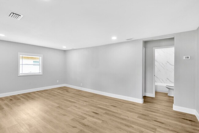 Building Photo - 1515 Sadlon Ave