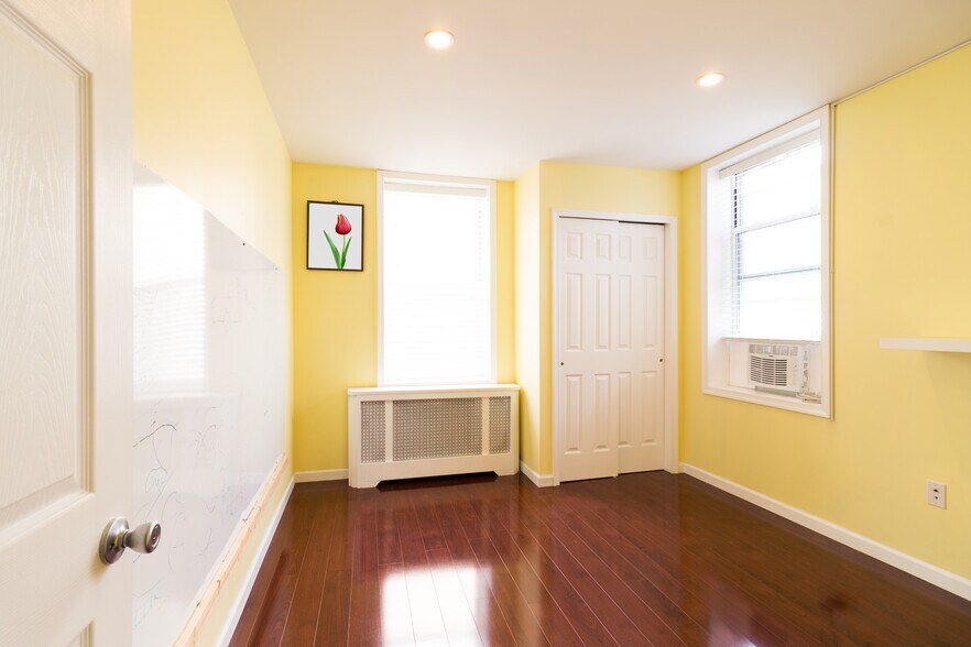 rear bedroom - 633 Washington Ave