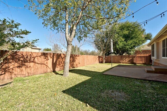 Building Photo - 2738 Winding Brook Dr