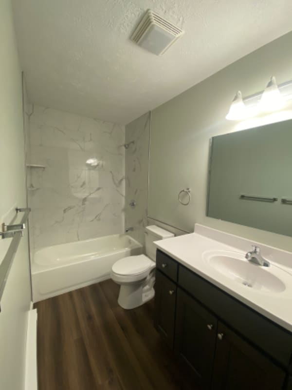 Building Photo - 245 E Main St