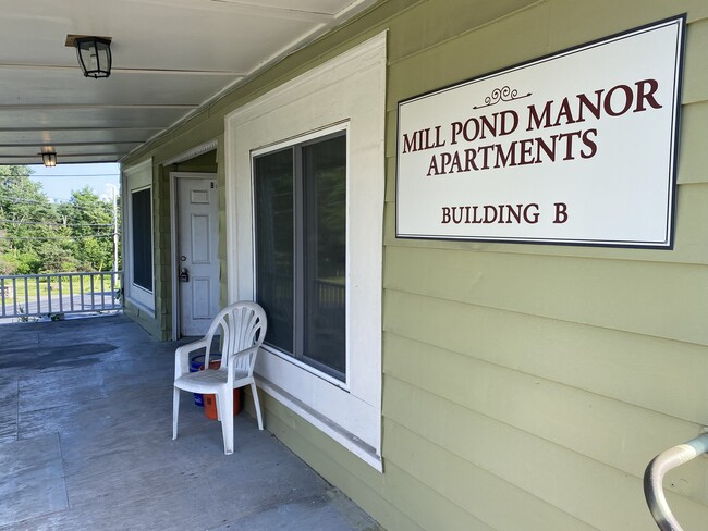 Building Photo - 627 Main St