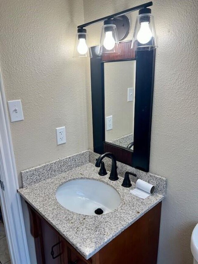 Building Photo - Beautiful remodel in Village at Anderson M...