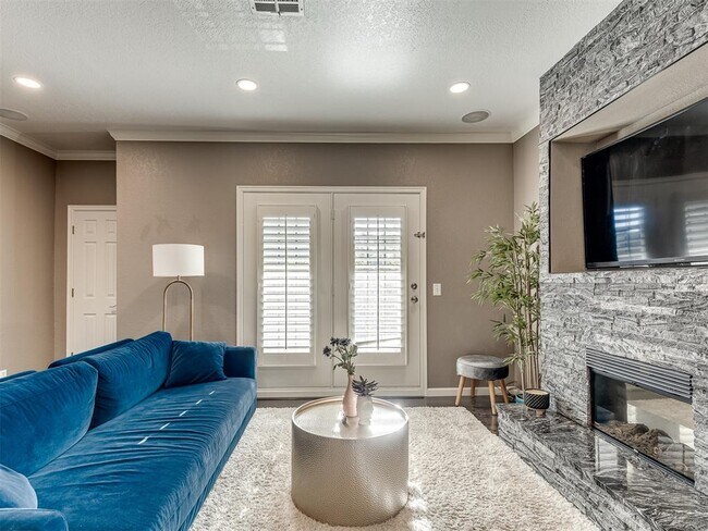 Building Photo - 6162 N Brookline Ave