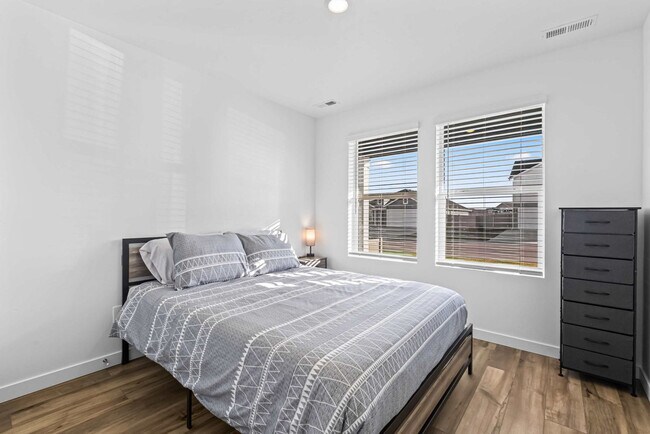 Building Photo - 8648 E Wishmore St