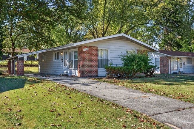 Primary Photo - 3 Bedroom Ranch Style Home In Dellwood