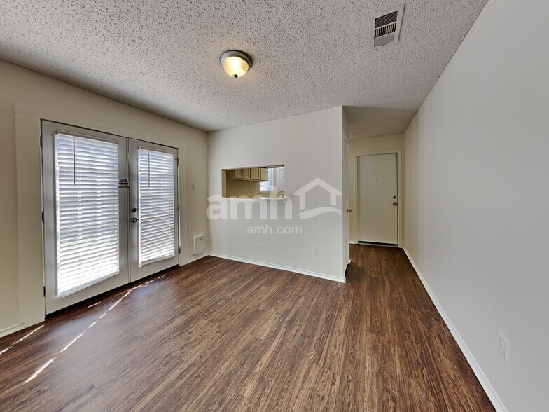 Building Photo - 830 Greenridge Dr