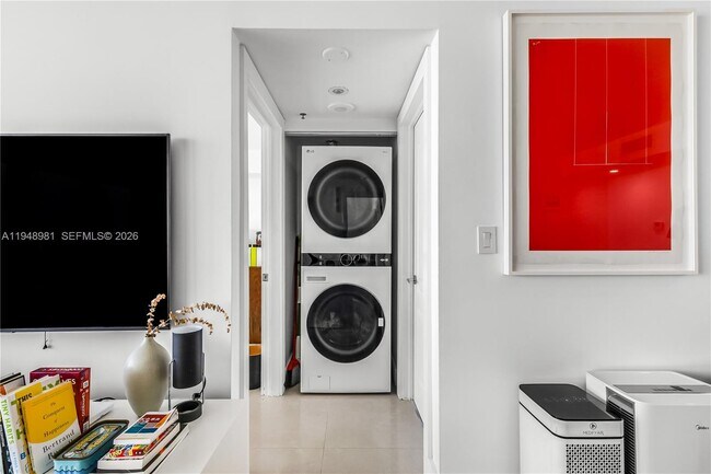 Building Photo - 1800 Sunset Harbour Dr