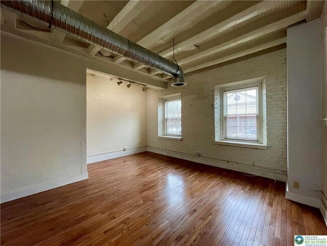 Building Photo - 147 S 4th St