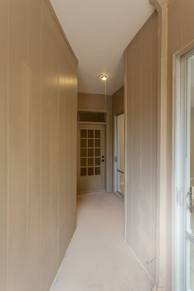 Building Photo - Beautiful Townhome in Alamo Heights!!