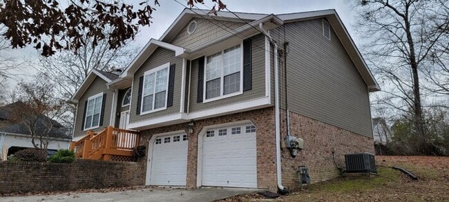 Building Photo - 6141 Blue Ash Dr