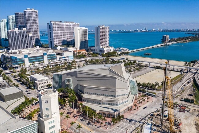 Building Photo - 555 NE 15th St