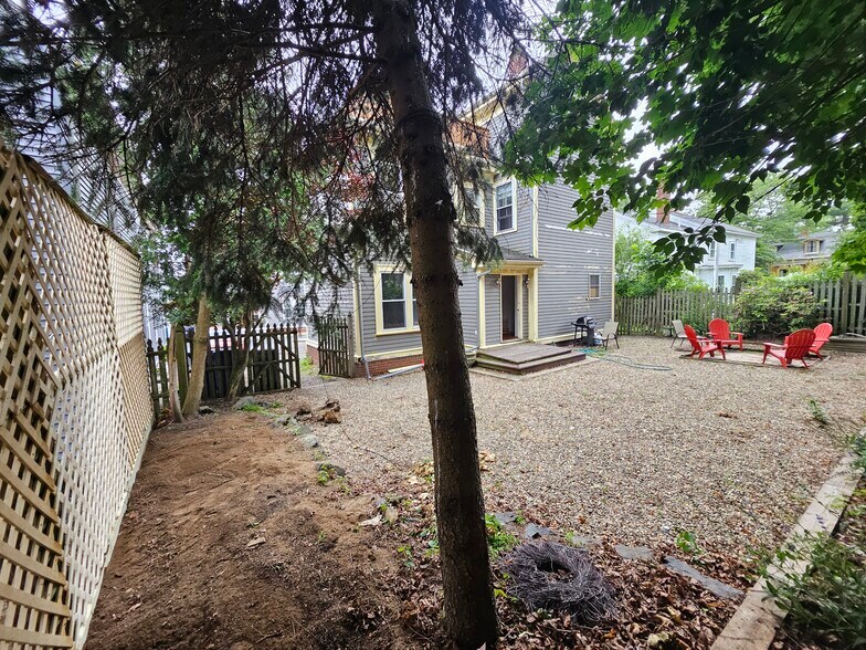 Building Photo - 8 Randall St