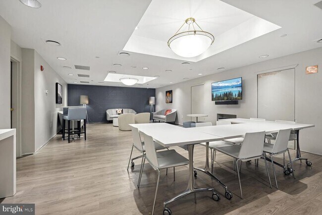 Building Photo - 1530 Key Blvd