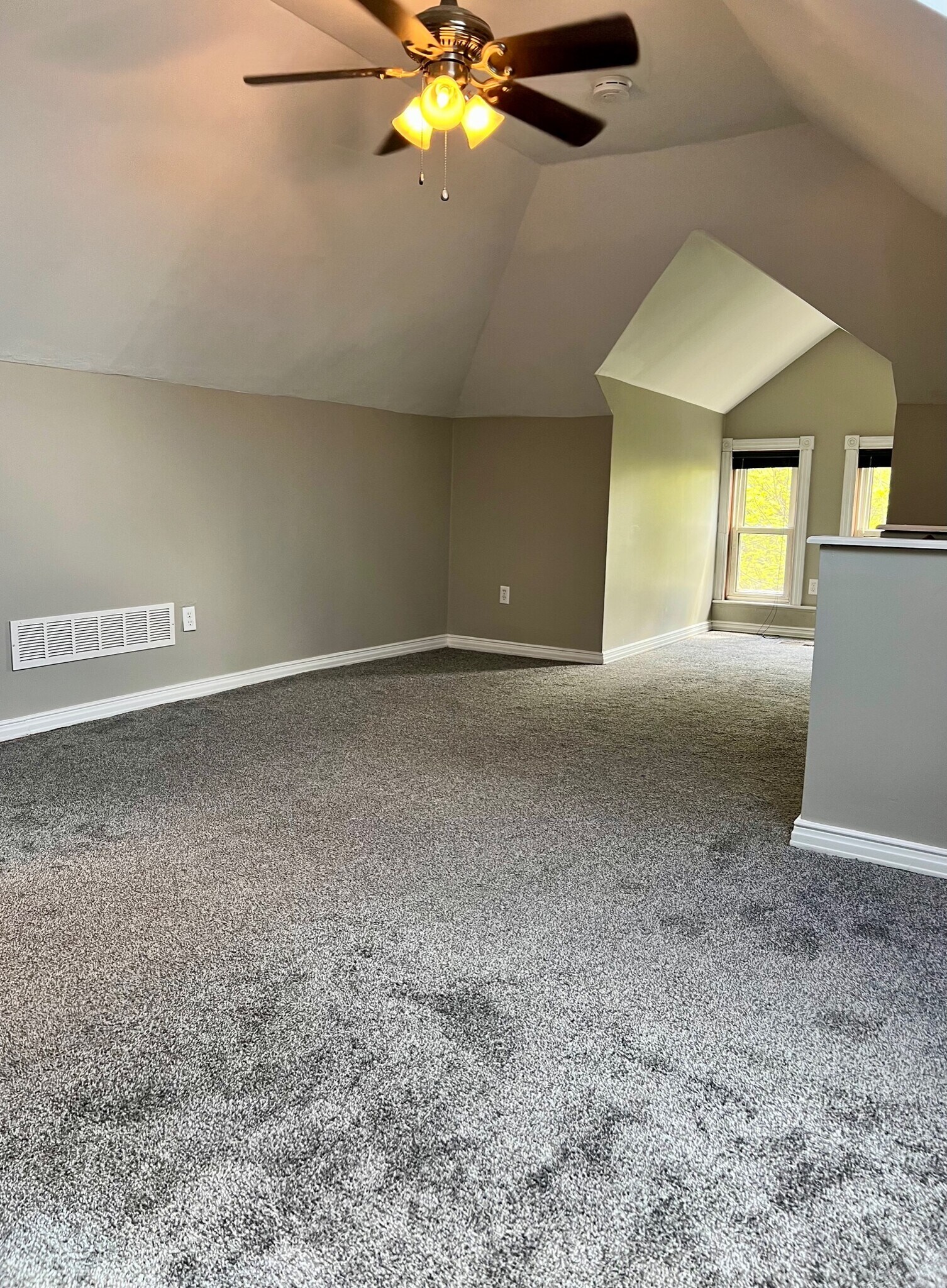 another view of 3rd bedroom...so many windows! - 454 Forest St
