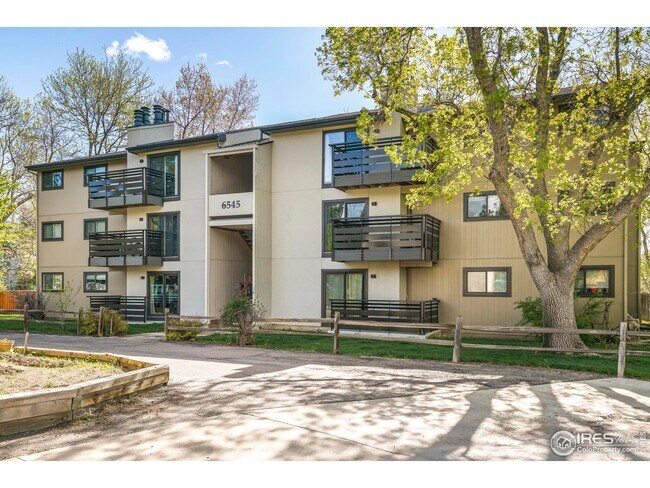 Building Photo - 6545 Kalua Rd