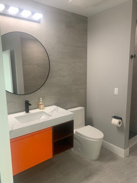 Orange is the new Black ! ?? - 511 Lucerne Ave