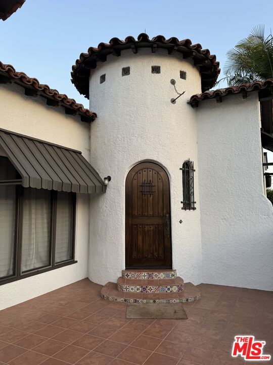 Building Photo - 326 N La Jolla Ave