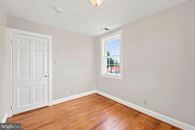 Building Photo - 843 Taylor St
