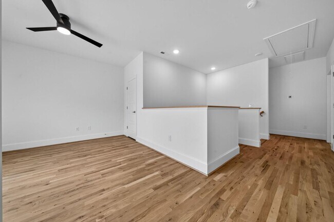 Building Photo - 1739 Crest Rd