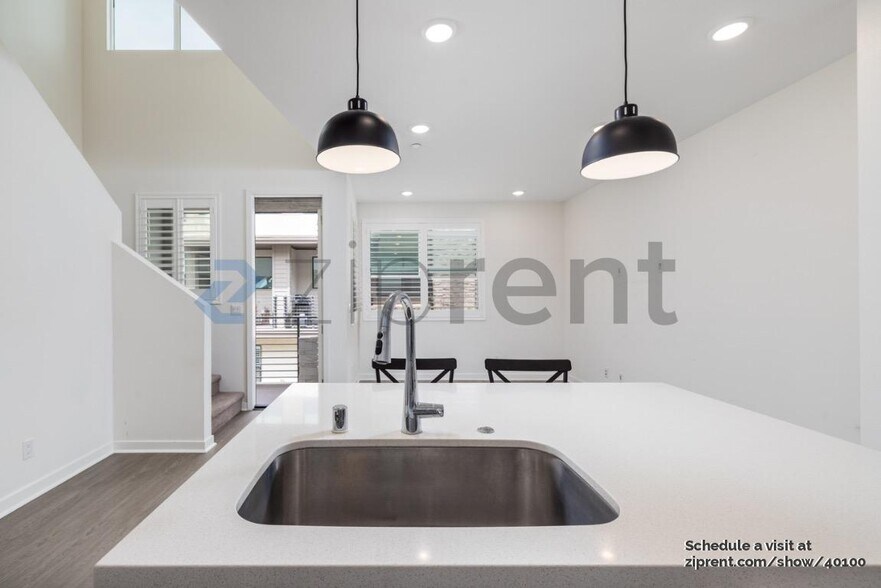 Building Photo - 11048 Luminate Dr