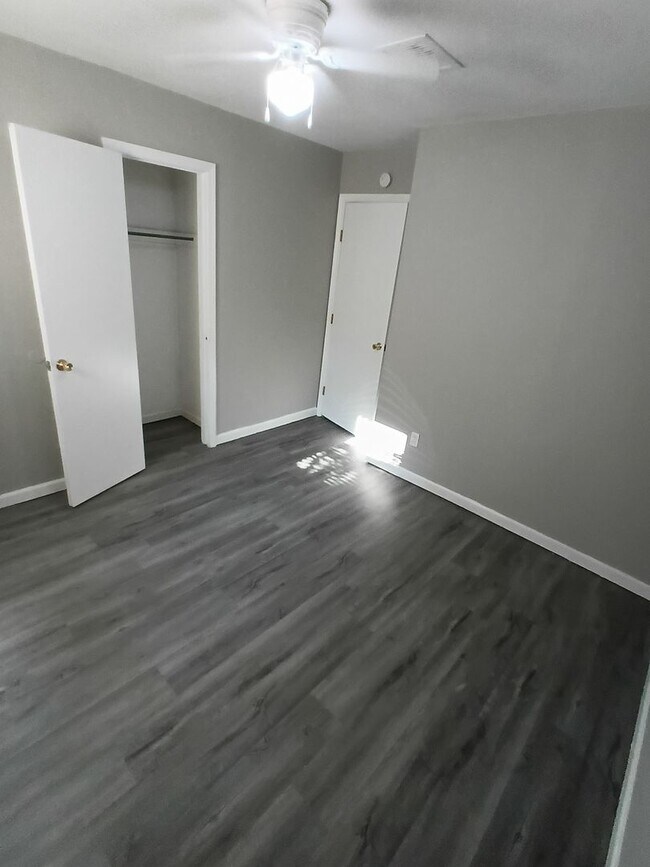 Building Photo - Wonderful Kitchen & New flooring! FIRST FU...