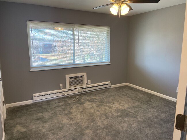 Building Photo - 7340 Hazelcrest Dr
