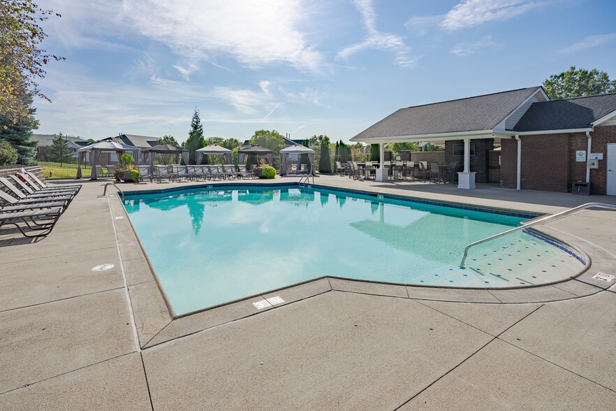 Building Photo - Charleston Pines