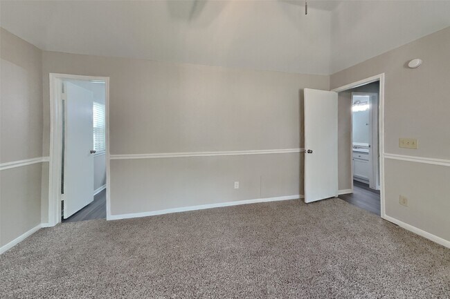 Building Photo - 9214 Palm Shores Dr