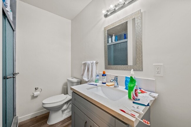 Building Photo - Two full kitchens + two washers & dryers!