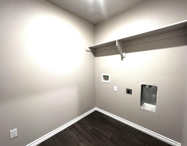 Building Photo - 2717 Dennis Drive