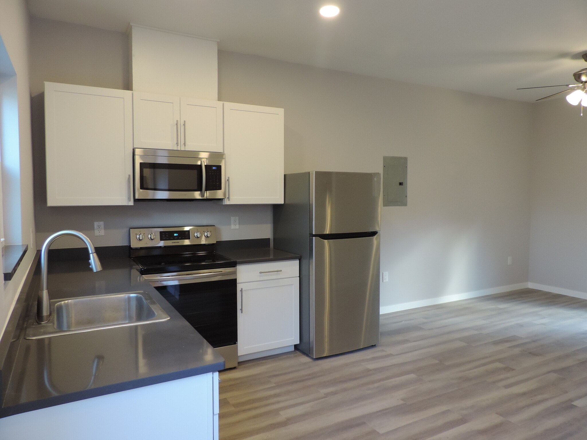 Building Photo - 2704 E Washington St