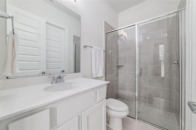 Building Photo - 15646 Audubon Pk Dr