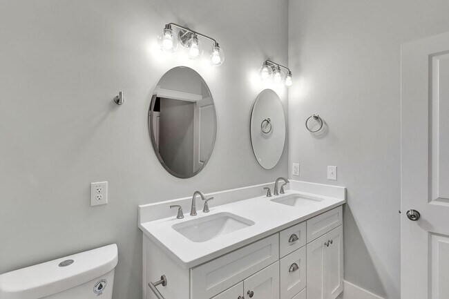 Building Photo - Updated 2-Bedroom Home in Indigo Hall at H...