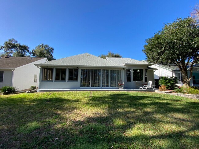 Building Photo - Spectacular ANNUAL LEASE, Fully Furnished ...