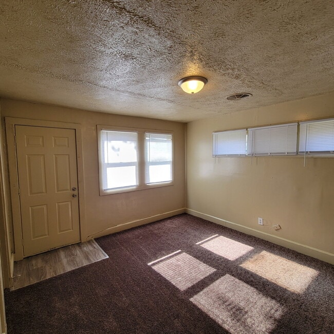 Building Photo - Westside 2 Bedroom