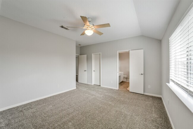 Building Photo - 3231 Stoneydale Ln