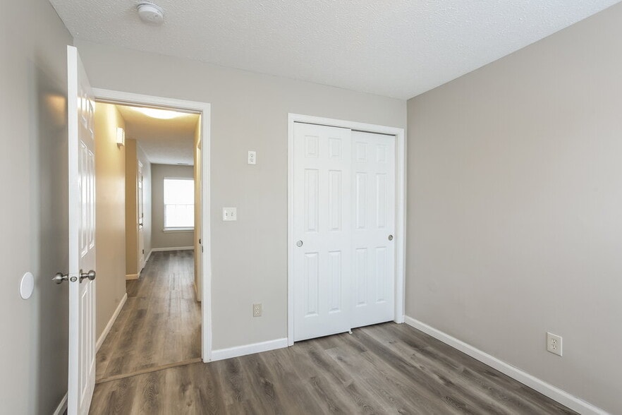 Building Photo - 1120 Central Park Blvd N